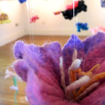 Florescencia, instalación de lana, 2014